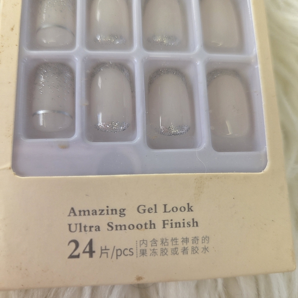 Beautiful Nails White Silver Glitter Medium Length Oval Shape False Nails - Picture 4 of 4